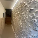 Les De Catherine, La St Georges Apartment